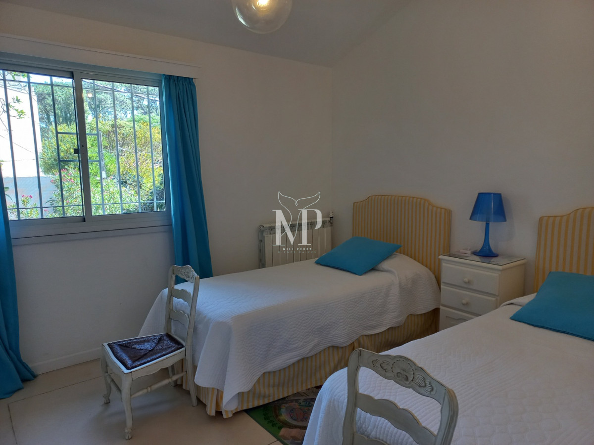 Casa ID.90 - Hersomo Chalet de 5 dormitorios en venta en zona residencial