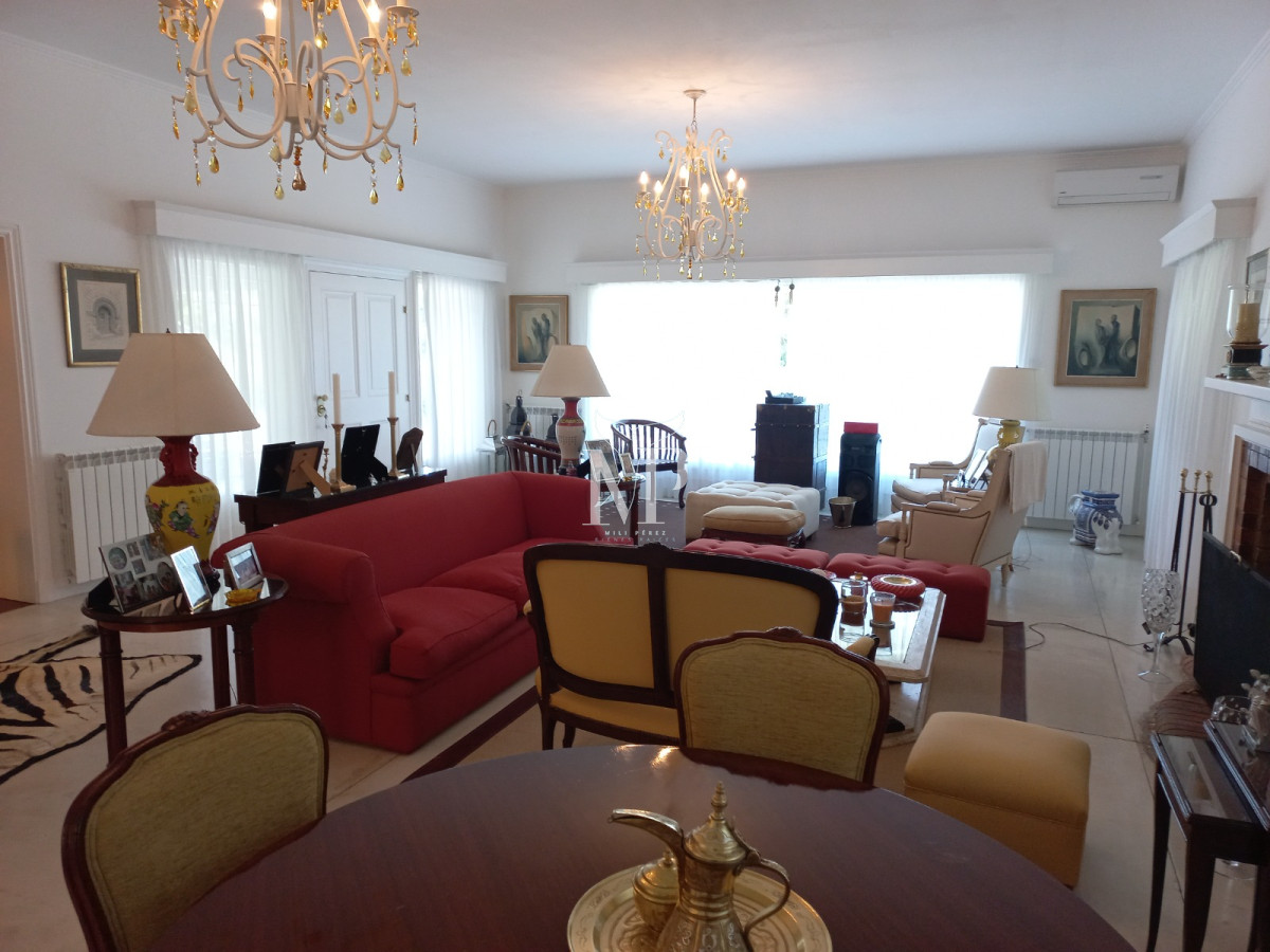 Casa ID.90 - Hersomo Chalet de 5 dormitorios en venta en zona residencial