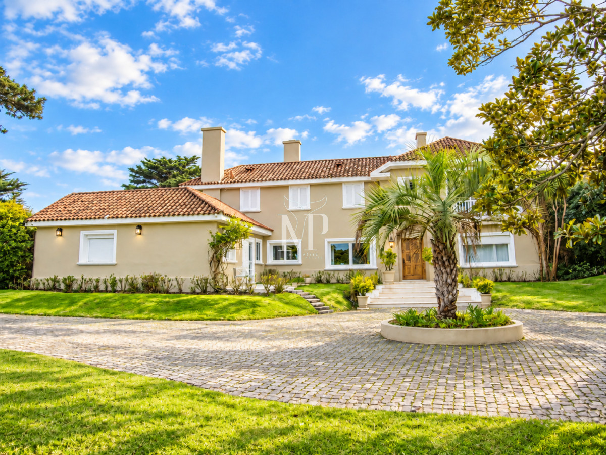 Casa ID.36 - Casa en Venta de 5 dormitorios en el Golf , Punta del este , Playa Bravav