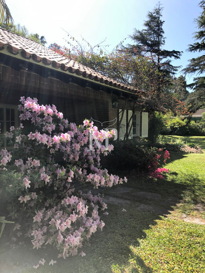 Casa ID.116 - En venta casa en Punta del Este de 3 dormitorios en suite y amplios espacios exteriores 