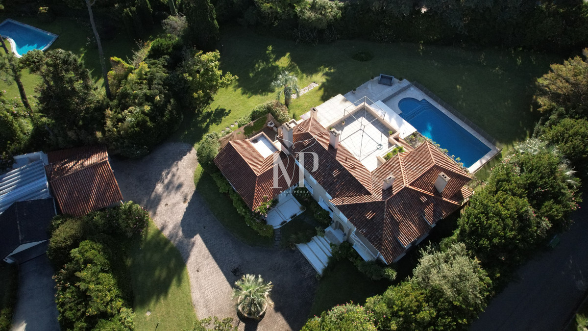 Casa ID.36 - Casa en Venta de 5 dormitorios en el Golf , Punta del este , Playa Bravav