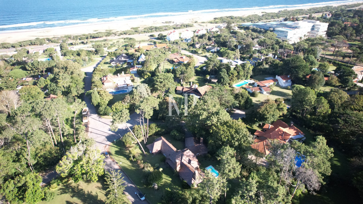 Casa ID.85 - Hermosa mansión en Golf de 6 dormitorios , Punta del Este