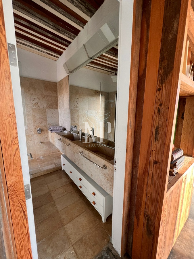 Casa ID.128 - Casa cómoda con espacios hermosos de 5 dormitorios en Punta Piedras 