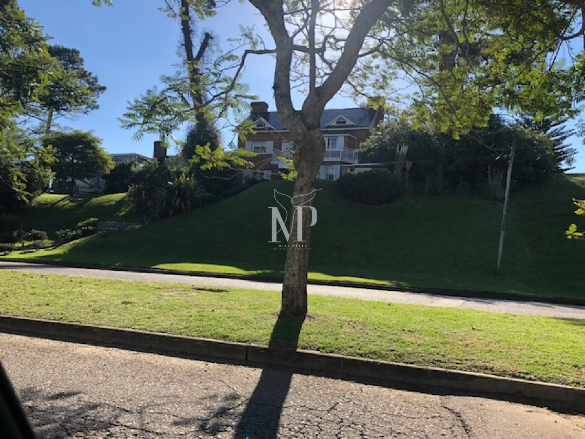 Casa ID.111 - Vende casa espectacular en playa mansa , Punta del Este 