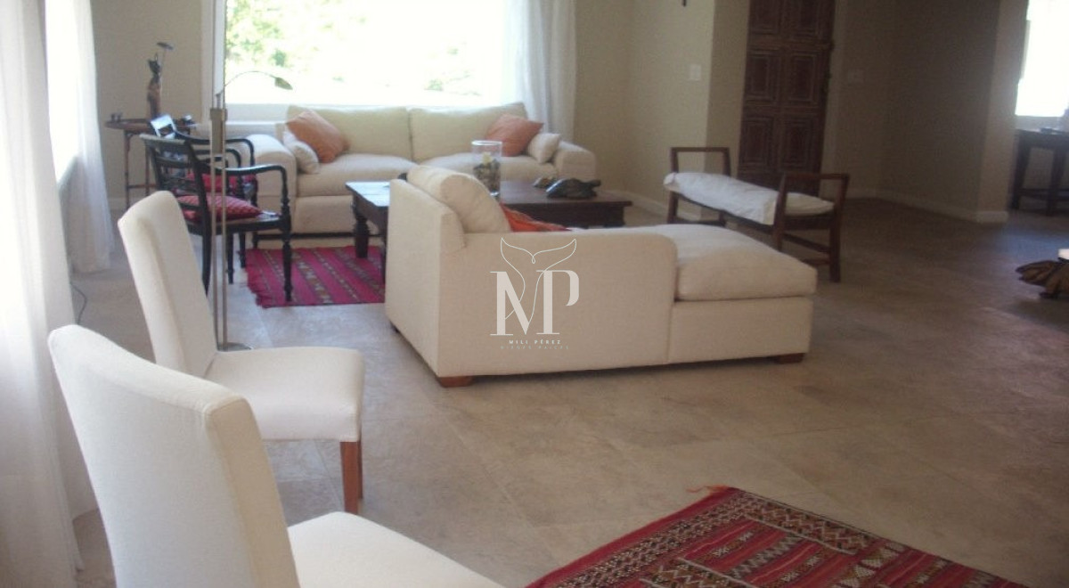 Casa ID.36 - Casa en Venta de 5 dormitorios en el Golf , Punta del este , Playa Bravav