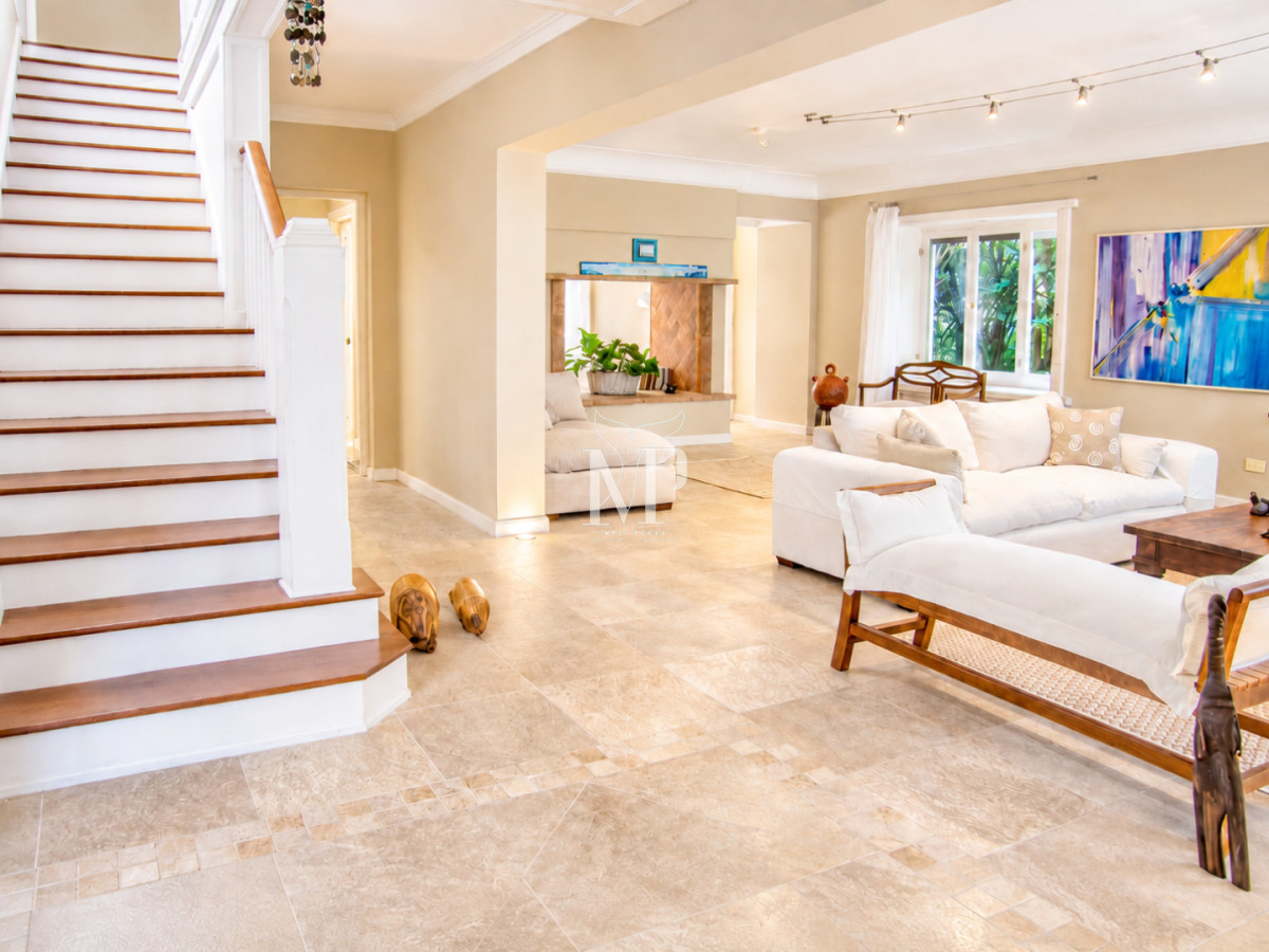 Casa ID.36 - Casa en Venta de 5 dormitorios en el Golf , Punta del este , Playa Bravav