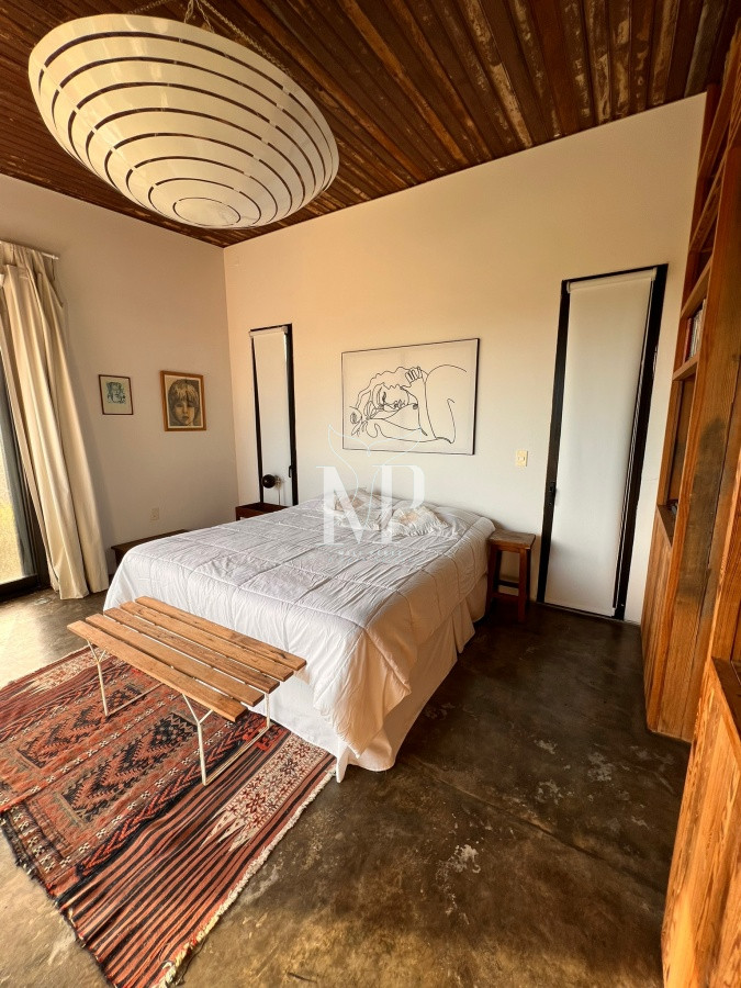 Casa ID.128 - Casa cómoda con espacios hermosos de 5 dormitorios en Punta Piedras 