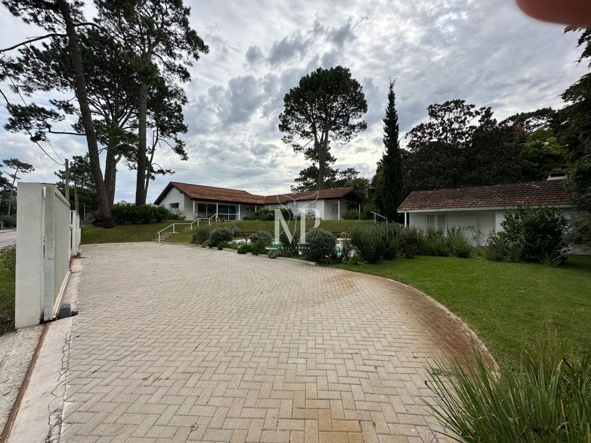 Casa ID.68 - Casa ideal para clinica privada, zona comercial, Punta del Este