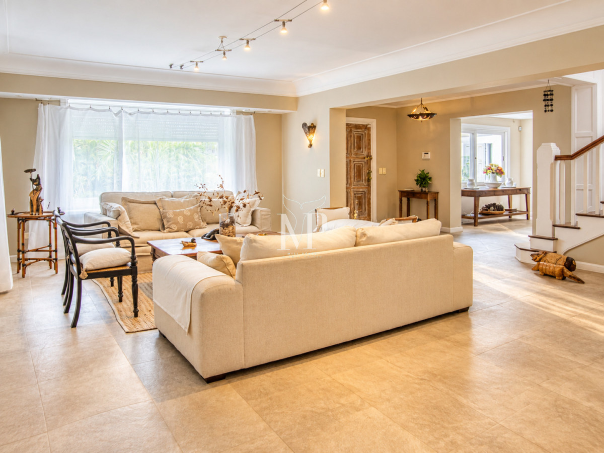 Casa ID.36 - Casa en Venta de 5 dormitorios en el Golf , Punta del este , Playa Bravav