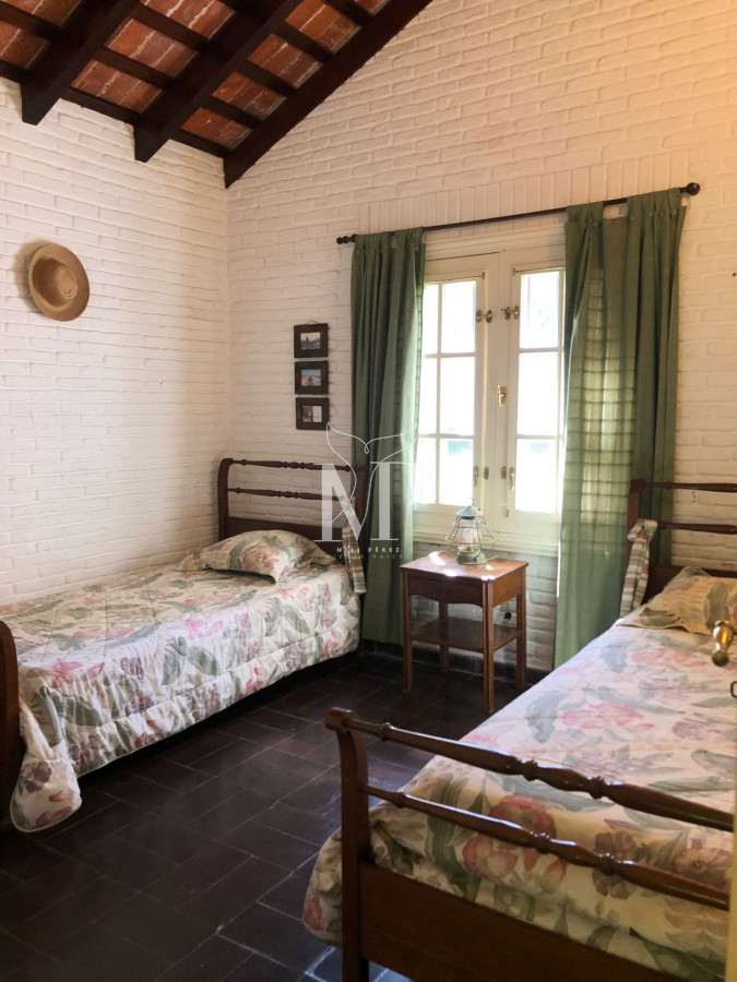 Casa ID.116 - En venta casa en Punta del Este de 3 dormitorios en suite y amplios espacios exteriores 