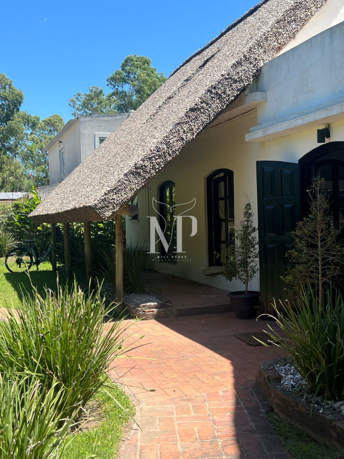 Casa ID.132 - Amplia casa a la venta en Punta del Este de 6 dormitorios en el Tesoro a 200 mts de ruta 10