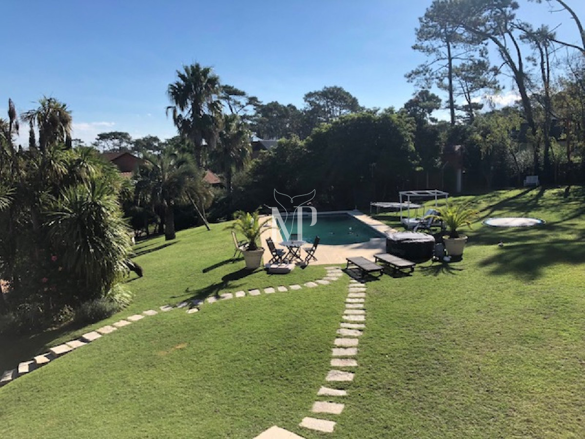 Casa ID.111 - Vende casa espectacular en playa mansa , Punta del Este 