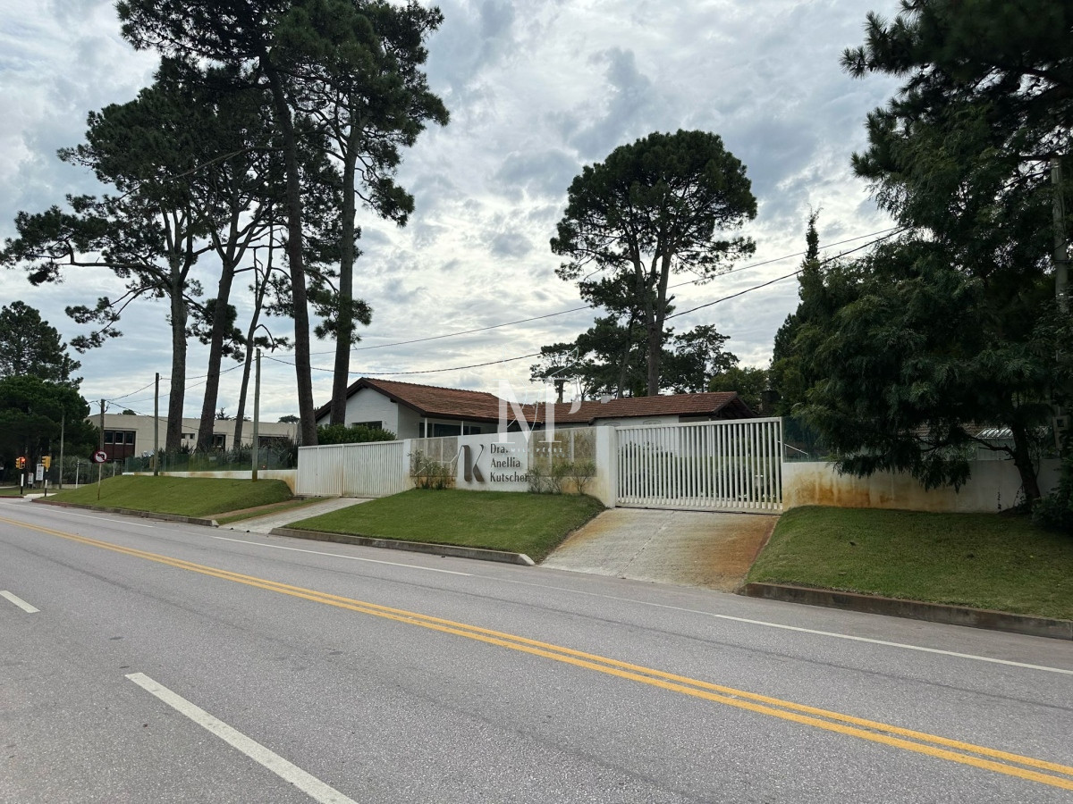 Casa ID.68 - Casa ideal para clinica privada, zona comercial, Punta del Este