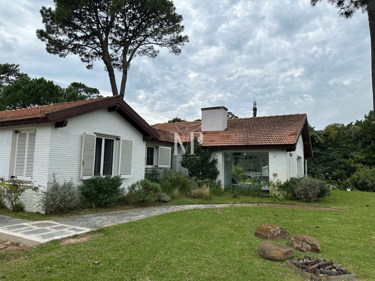 Casa ID.68 - Casa ideal para clinica privada, zona comercial, Punta del Este