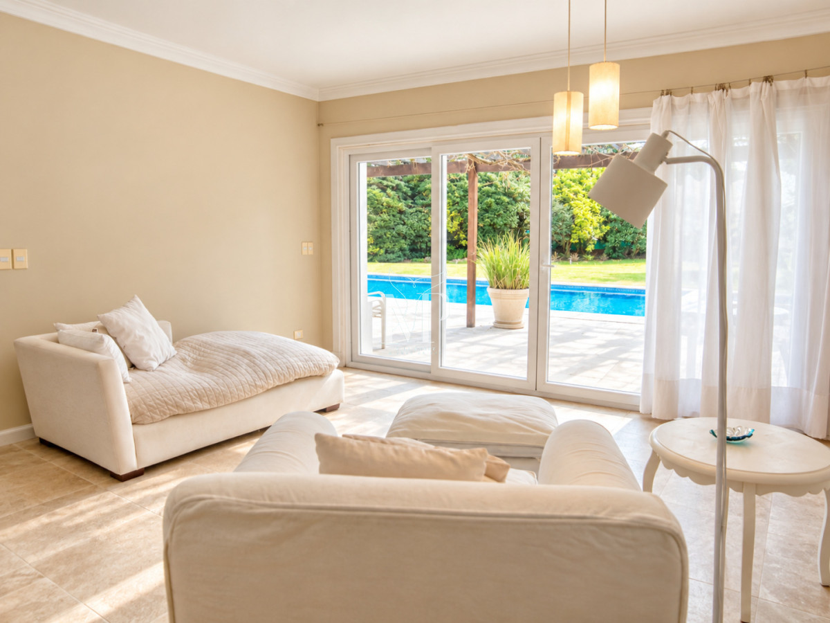 Casa ID.36 - Casa en Venta de 5 dormitorios en el Golf , Punta del este , Playa Bravav