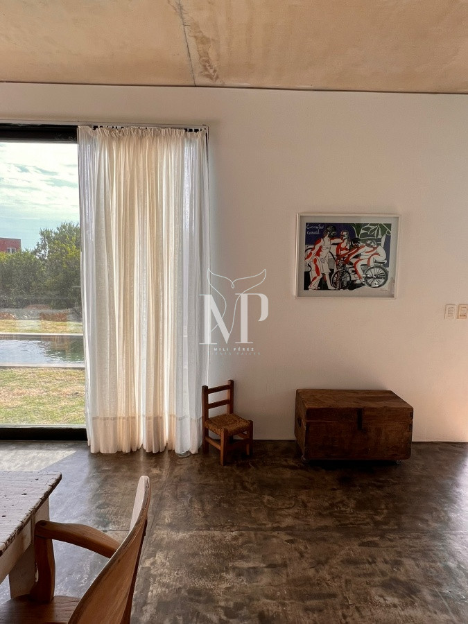 Casa ID.128 - Casa cómoda con espacios hermosos de 5 dormitorios en Punta Piedras 