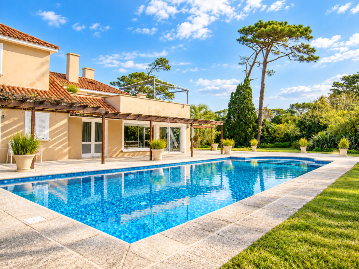 Casa ID.36 - Casa en Venta de 5 dormitorios en el Golf , Punta del este , Playa Bravav