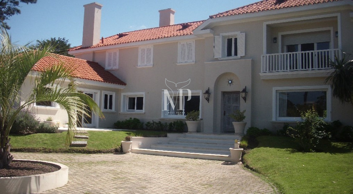 Casa ID.36 - Casa en Venta de 5 dormitorios en el Golf , Punta del este , Playa Bravav