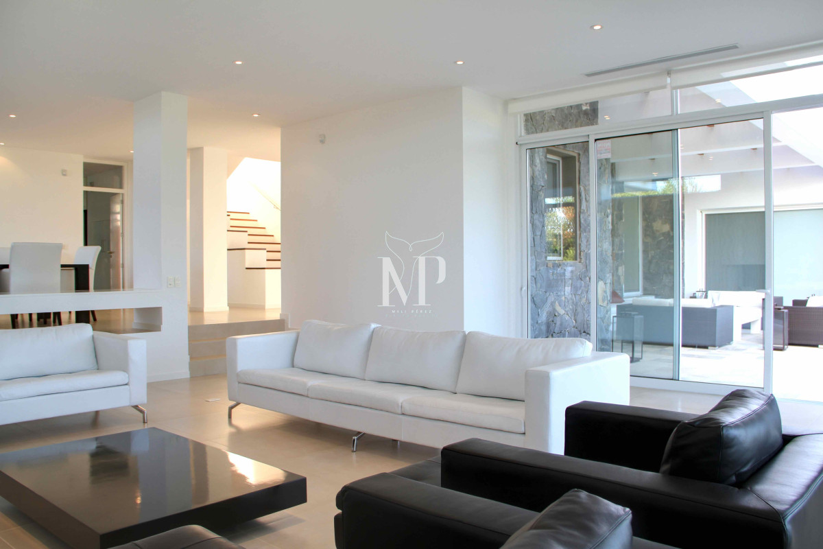 Casa ID.34 - En venta y alquiler casa en Manantiales de 5 dormitorios.