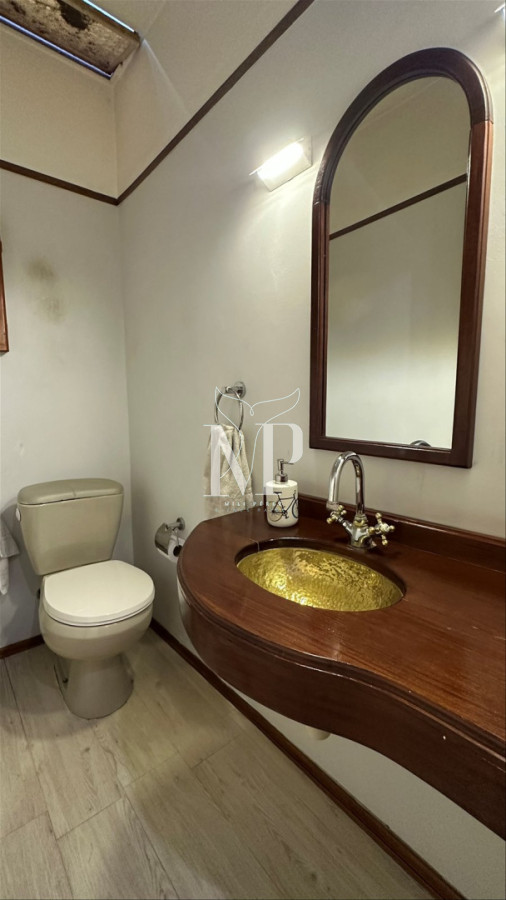 Casa ID.114 - Casa en Venta  de 3 Dormitorios en Carrasco Con Piscina 