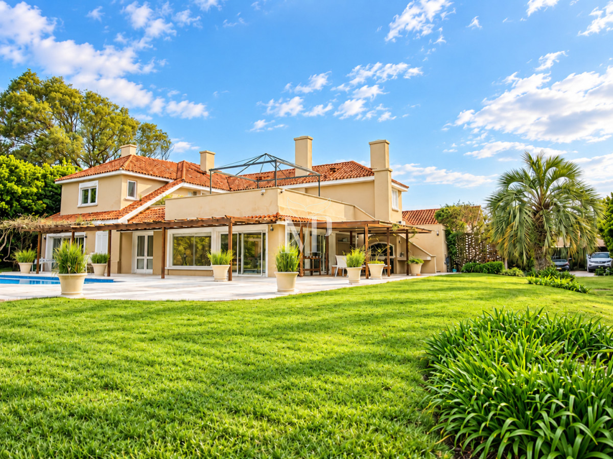 Casa ID.36 - Casa en Venta de 5 dormitorios en el Golf , Punta del este , Playa Bravav