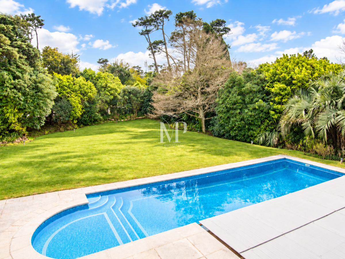 Casa ID.36 - Casa en Venta de 5 dormitorios en el Golf , Punta del este , Playa Bravav