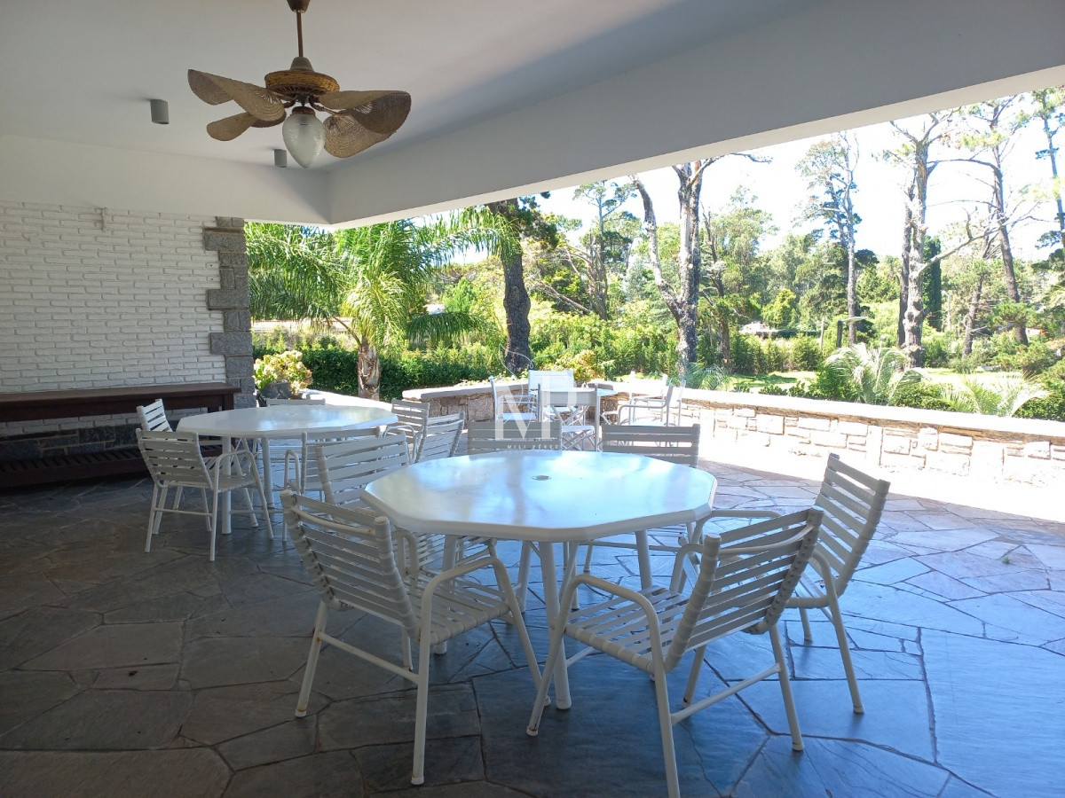 Casa ID.90 - Hersomo Chalet de 5 dormitorios en venta en zona residencial