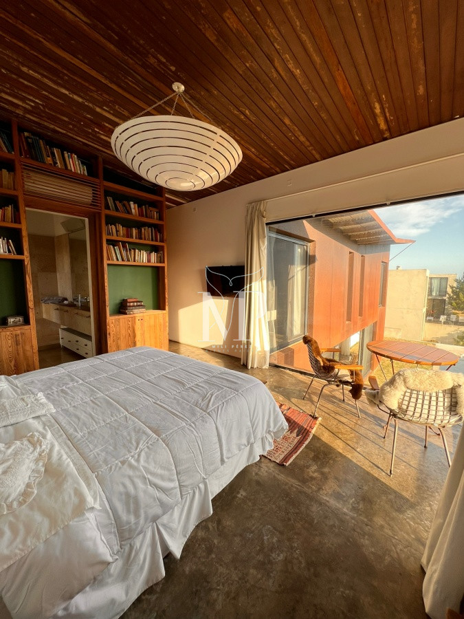 Casa ID.128 - Casa cómoda con espacios hermosos de 5 dormitorios en Punta Piedras 