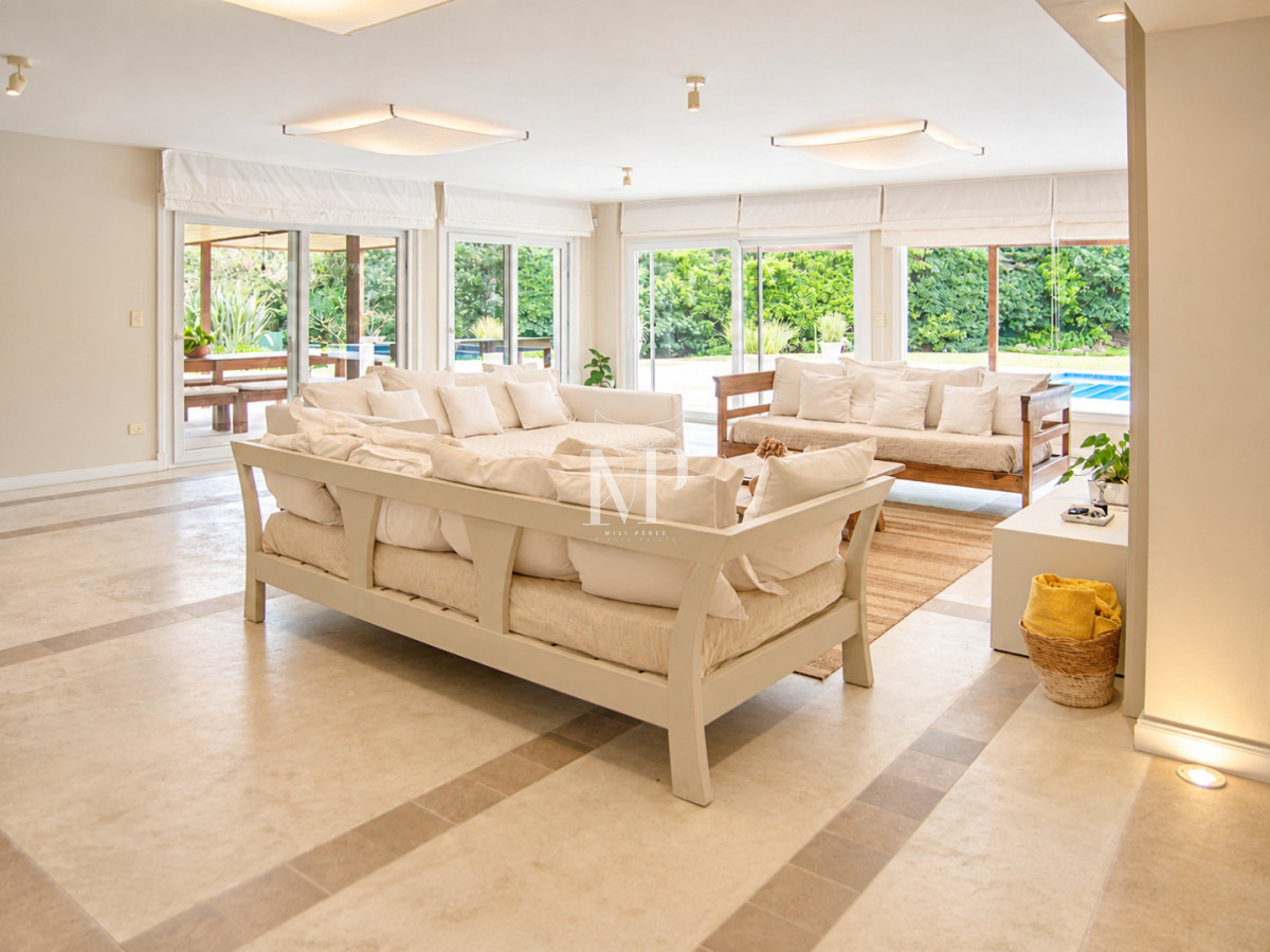 Casa ID.36 - Casa en Venta de 5 dormitorios en el Golf , Punta del este , Playa Bravav
