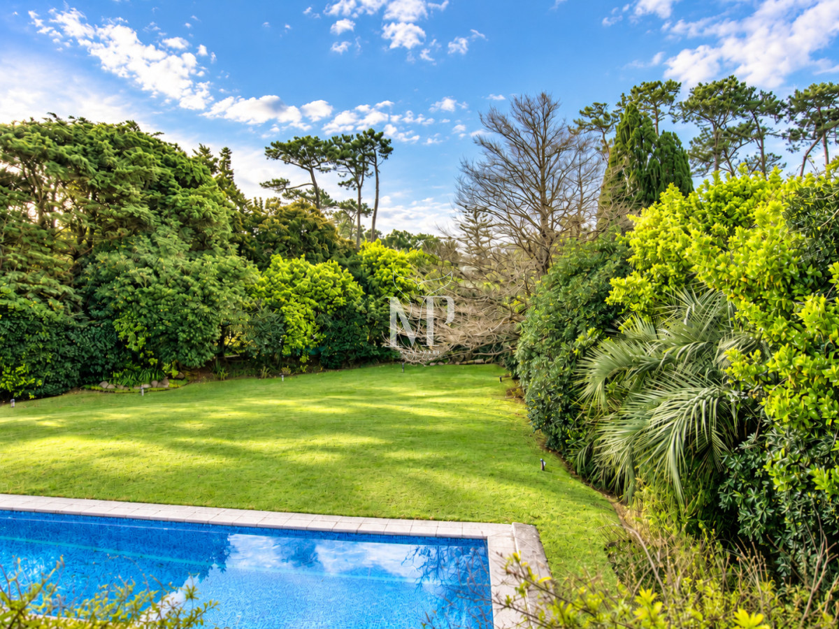 Casa ID.36 - Casa en Venta de 5 dormitorios en el Golf , Punta del este , Playa Bravav