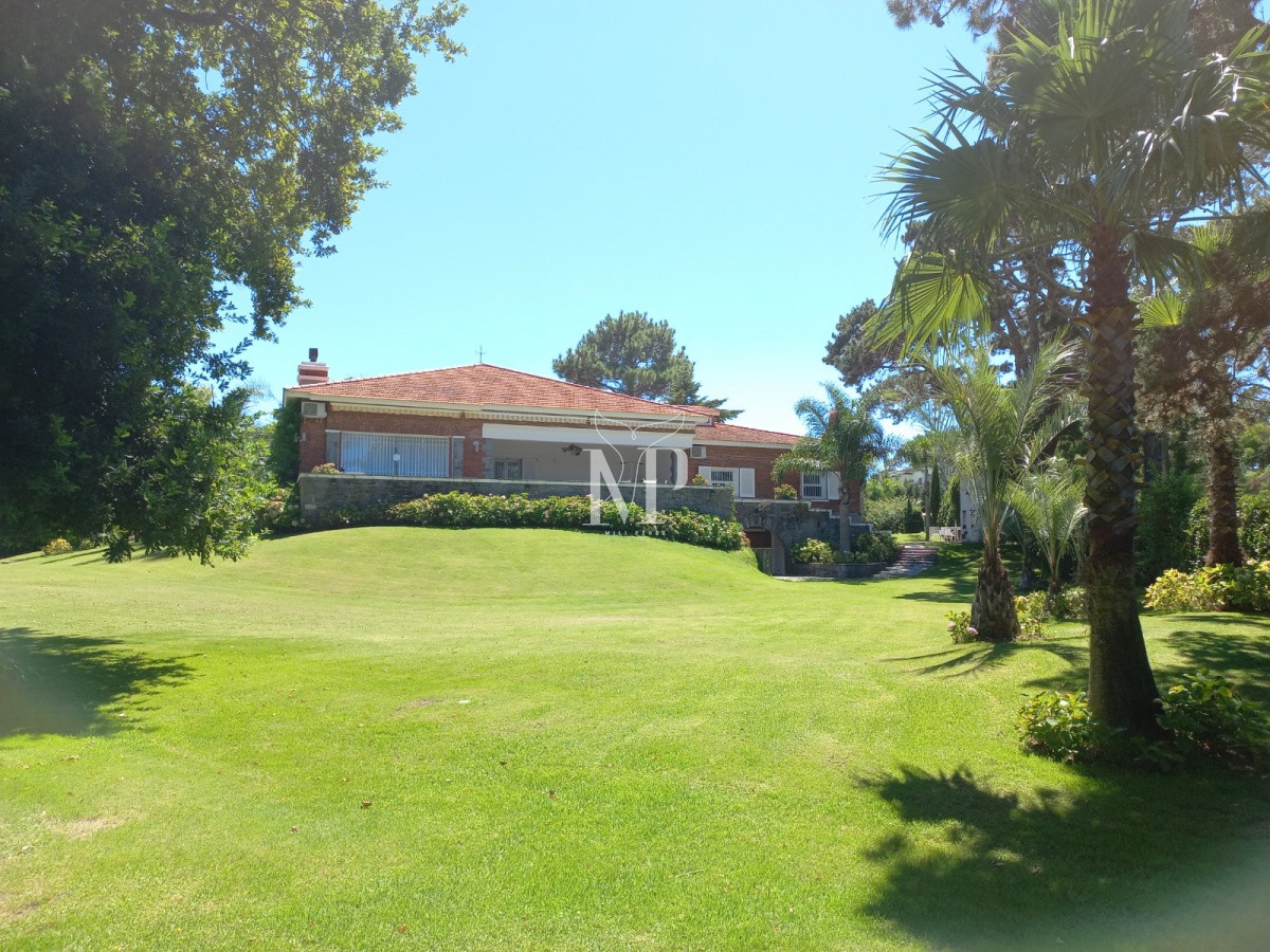 Casa ID.90 - Hersomo Chalet de 5 dormitorios en venta en zona residencial