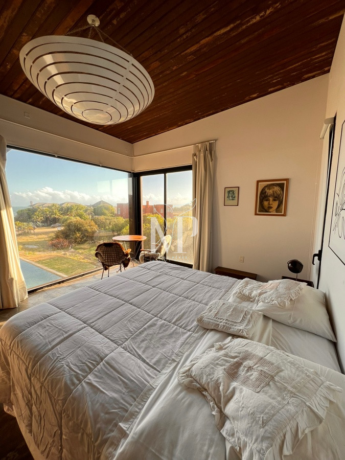 Casa ID.128 - Casa cómoda con espacios hermosos de 5 dormitorios en Punta Piedras 