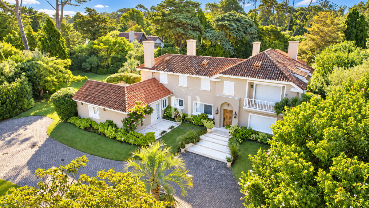 Casa ID.36 - Casa en Venta de 5 dormitorios en el Golf , Punta del este , Playa Bravav