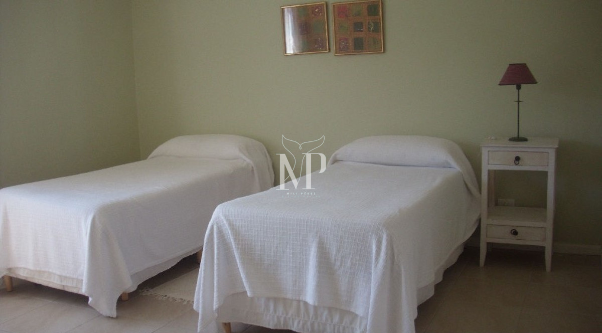 Casa ID.36 - Casa en Venta de 5 dormitorios en el Golf , Punta del este , Playa Bravav