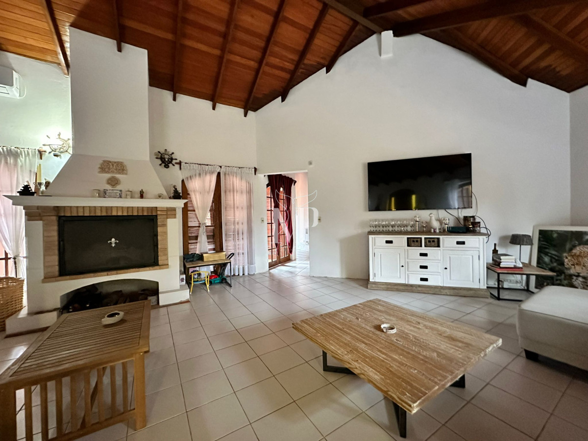 Casa ID.37 - Vende casa de 4 dormitorios con piscina y gran parque en Golf, Punta del Este