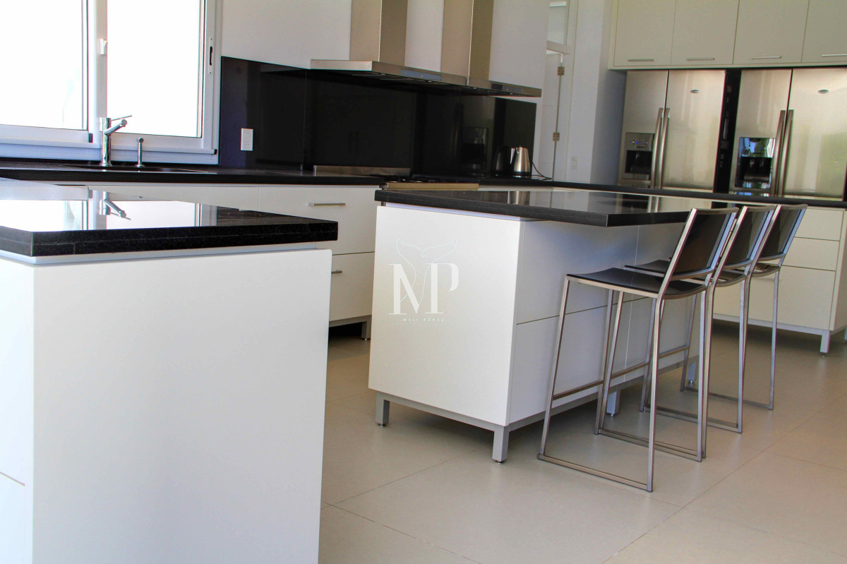 Casa ID.34 - En venta y alquiler casa en Manantiales de 5 dormitorios.