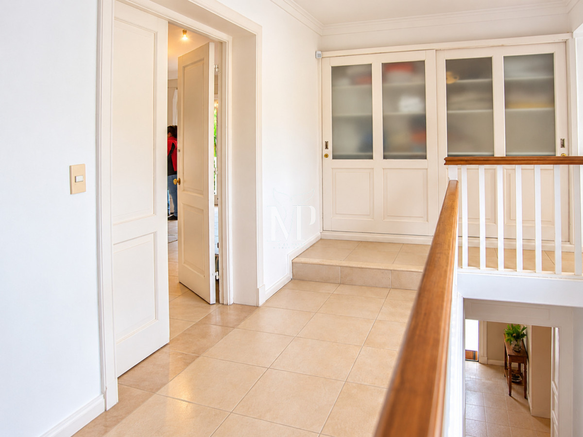 Casa ID.36 - Casa en Venta de 5 dormitorios en el Golf , Punta del este , Playa Bravav