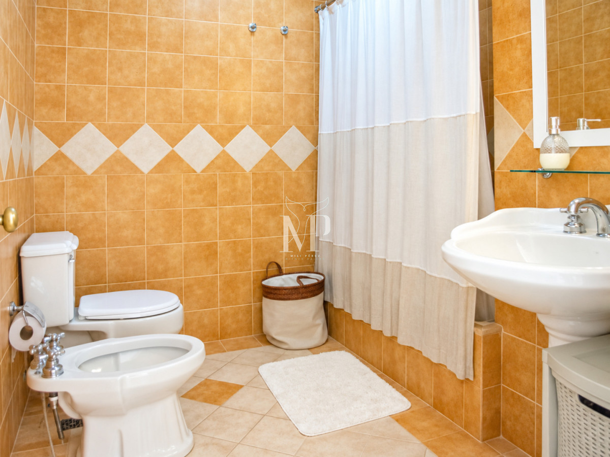 Casa ID.36 - Casa en Venta de 5 dormitorios en el Golf , Punta del este , Playa Bravav