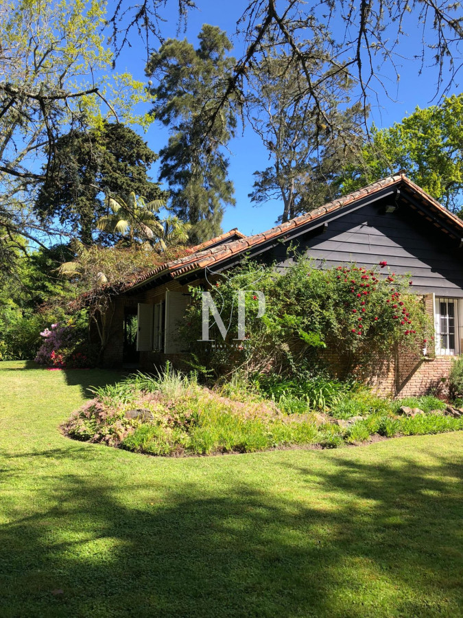 Casa ID.116 - En venta casa en Punta del Este de 3 dormitorios en suite y amplios espacios exteriores 