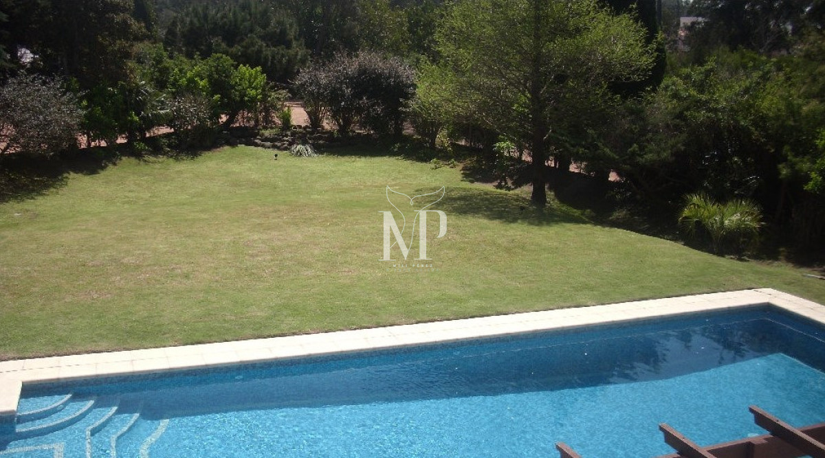 Casa ID.36 - Casa en Venta de 5 dormitorios en el Golf , Punta del este , Playa Bravav