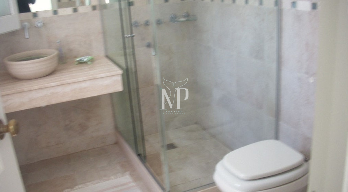 Casa ID.36 - Casa en Venta de 5 dormitorios en el Golf , Punta del este , Playa Bravav