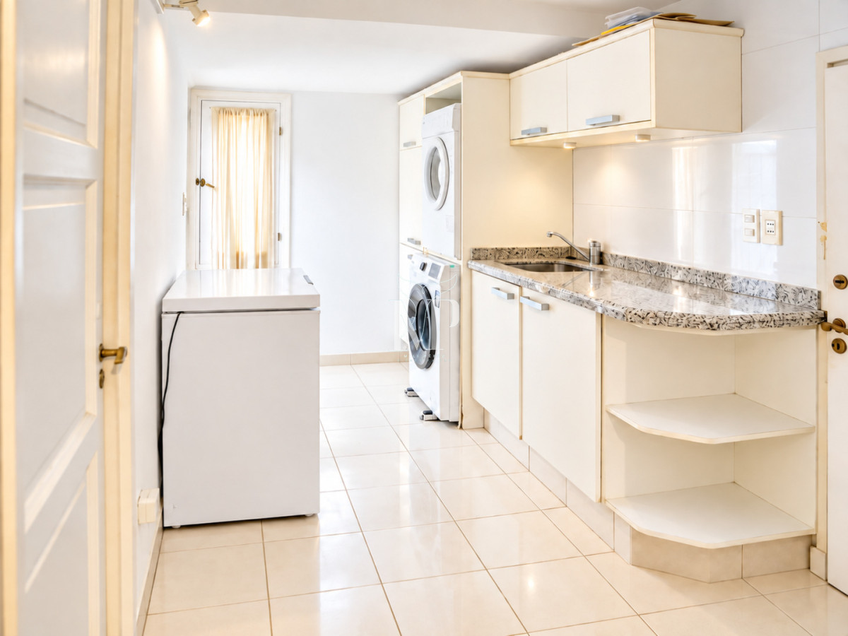 Casa ID.36 - Casa en Venta de 5 dormitorios en el Golf , Punta del este , Playa Bravav