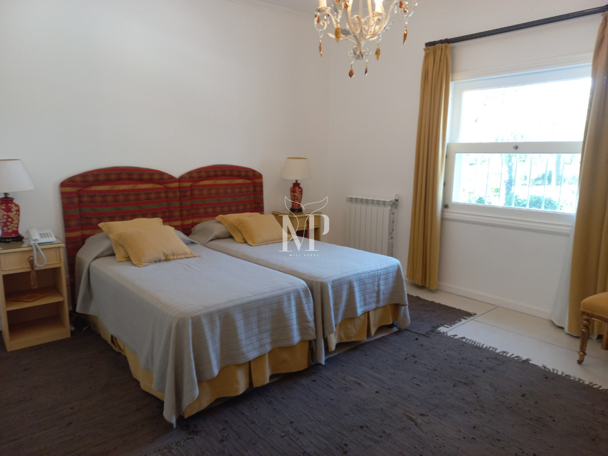 Casa ID.90 - Hersomo Chalet de 5 dormitorios en venta en zona residencial