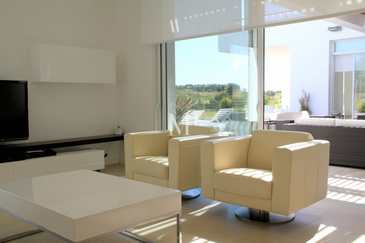 Casa ID.34 - En venta y alquiler casa en Manantiales de 5 dormitorios.