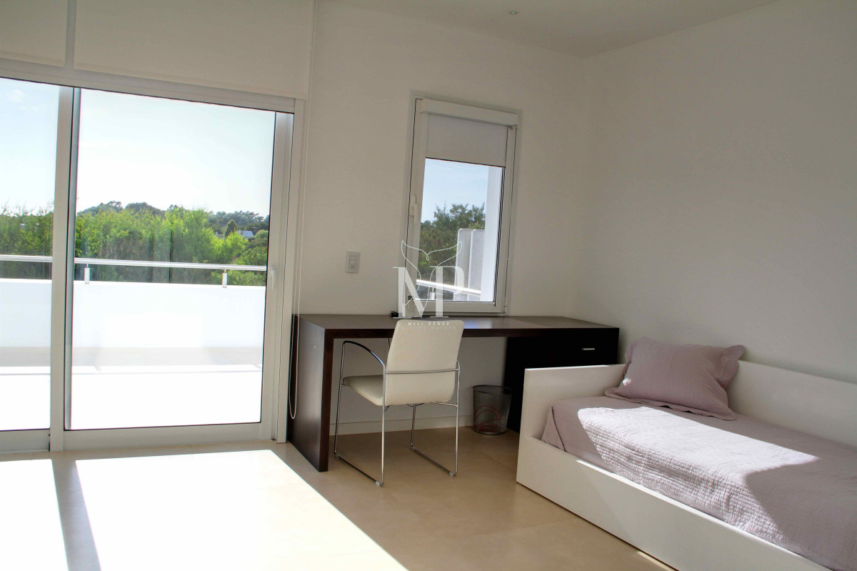 Casa ID.34 - En venta y alquiler casa en Manantiales de 5 dormitorios.