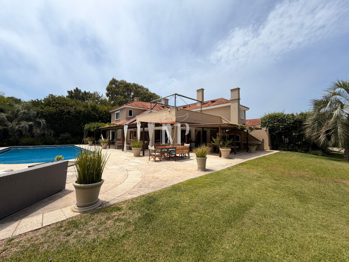 Casa ID.36 - Casa en Venta de 5 dormitorios en el Golf , Punta del este , Playa Bravav