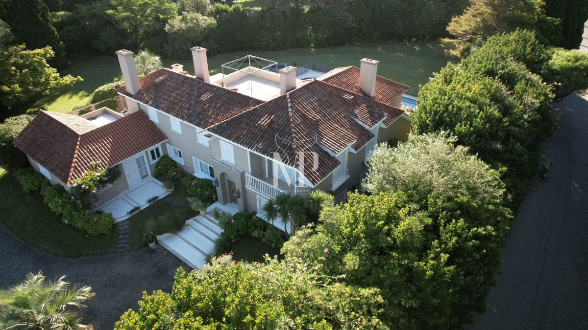 Casa ID.36 - Casa en Venta de 5 dormitorios en el Golf , Punta del este , Playa Bravav