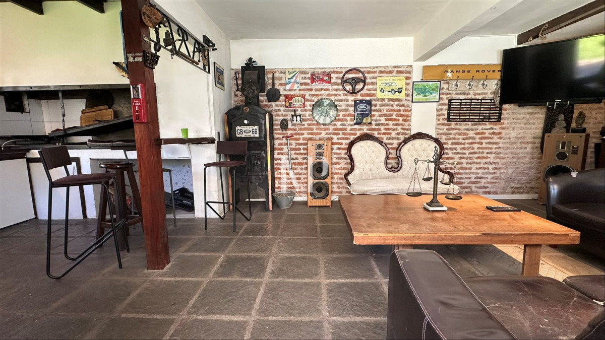 Casa ID.114 - Casa en Venta  de 3 Dormitorios en Carrasco Con Piscina 