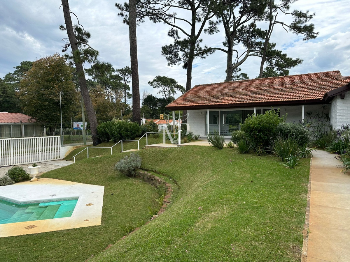 Casa ID.68 - Casa ideal para clinica privada, zona comercial, Punta del Este