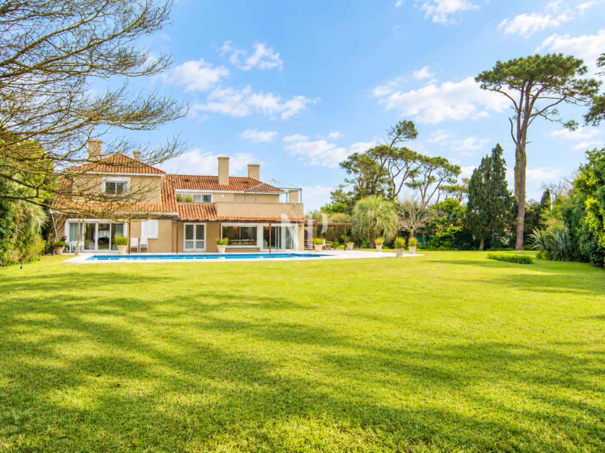 Casa ID.36 - Casa en Venta de 5 dormitorios en el Golf , Punta del este , Playa Bravav